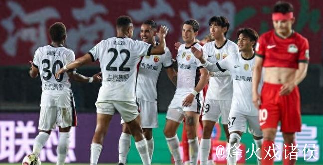 海港客场胜河南 双新星再度闪耀 年轻化改造现成效 海港客场胜河南 双新星再度闪耀 年轻化改造现成效