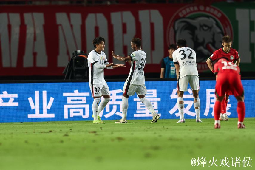 海港客场胜河南 双新星再度闪耀 年轻化改造现成效 海港客场胜河南 双新星再度闪耀 年轻化改造现成效