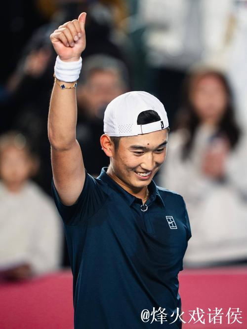 香港赛商竣程晋级八强 卢布列夫爆冷出局 香港赛商竣程晋级八强 卢布列夫爆冷出局