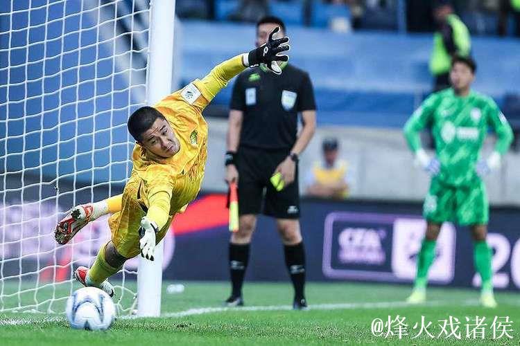 法比奥亲了连扑点球的侯森:要是没有他 我就完了 法比奥亲了连扑点球的侯森:要是没有他 我就完了